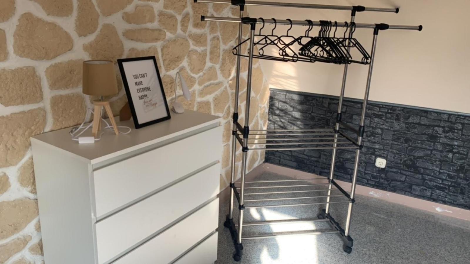 Zimmer In Wohnung, Monteure, Zentral, Enger Exteriör bild