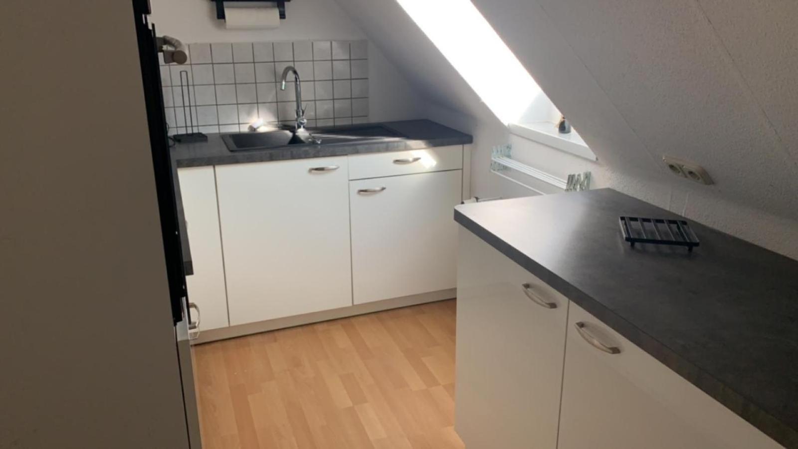 Zimmer In Wohnung, Monteure, Zentral, Enger Exteriör bild