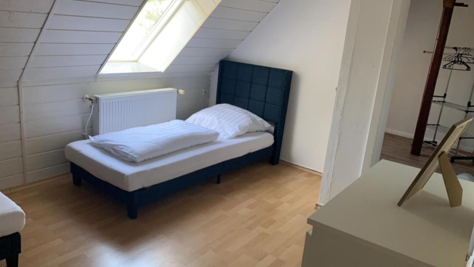 Zimmer In Wohnung, Monteure, Zentral, Enger Exteriör bild