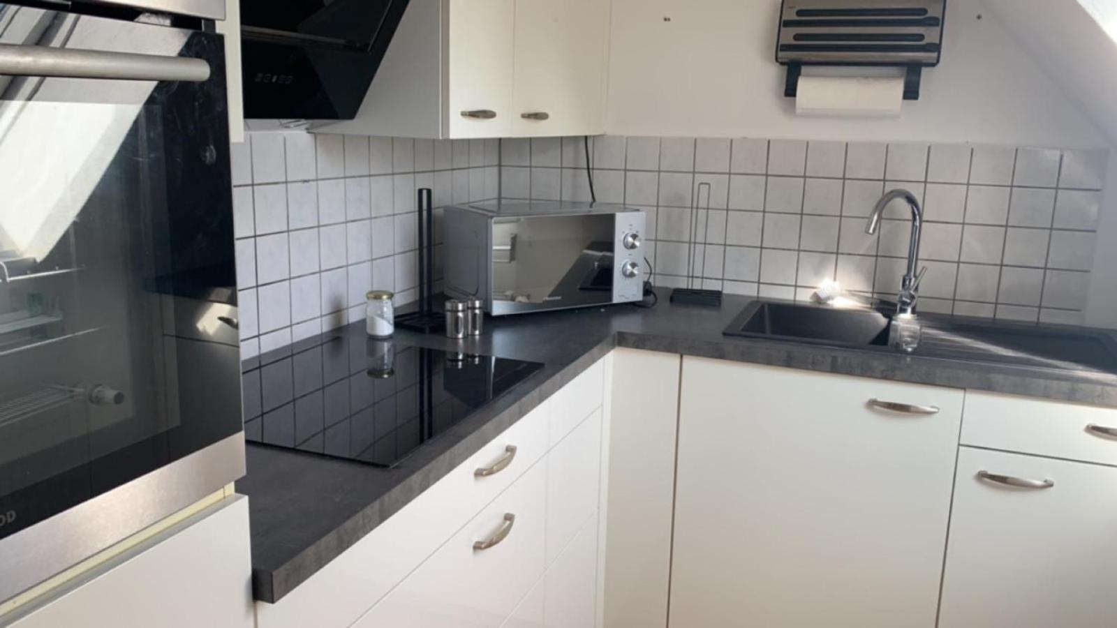 Zimmer In Wohnung, Monteure, Zentral, Enger Exteriör bild